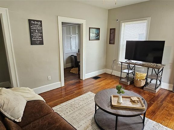 4th image of 2201 Fernwood St