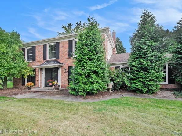 5269 Fairmont Hill Ct, Bloomfield Hills, MI 48302