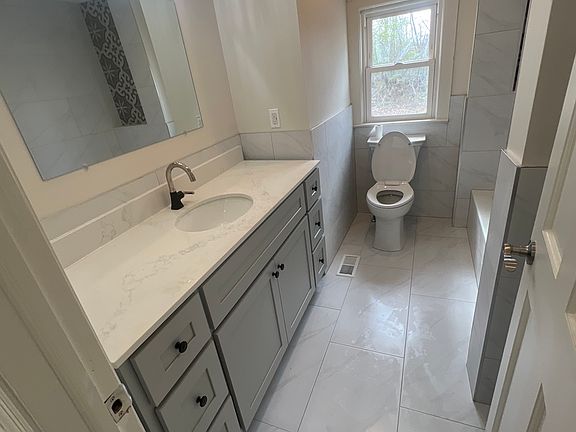 3rd image of 33 Weaverville Rd