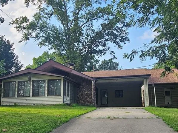 405 Clinton St, Pinckneyville, IL 62274