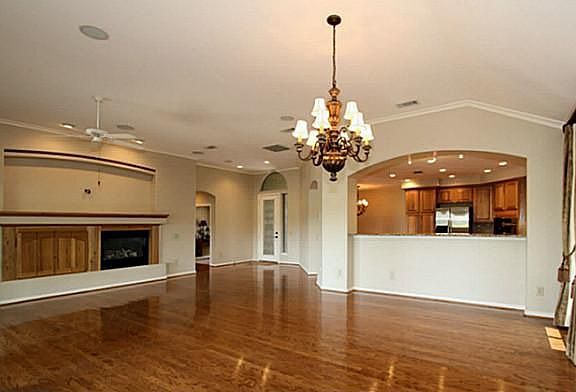 5th image of 10013 Soriano St