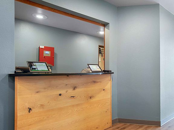 Lobby and Guest Check-in