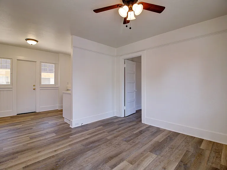 1619 Bath St — Photo 2