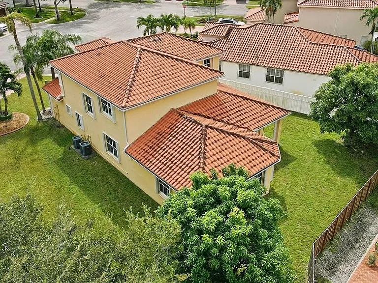 3802 SW 165th Ter — Photo 40