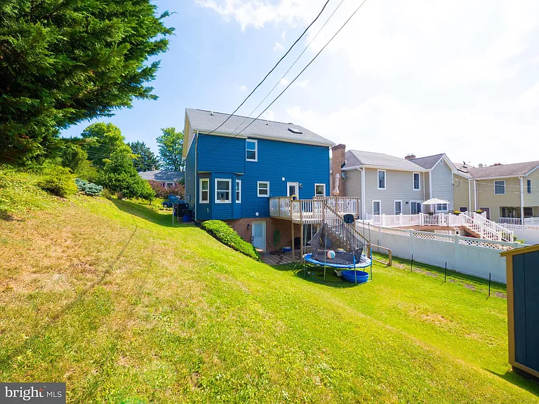 513 Jefferson St — Photo 37