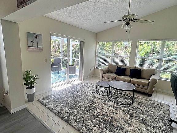 5th image of 810 Harrington Lake Dr N