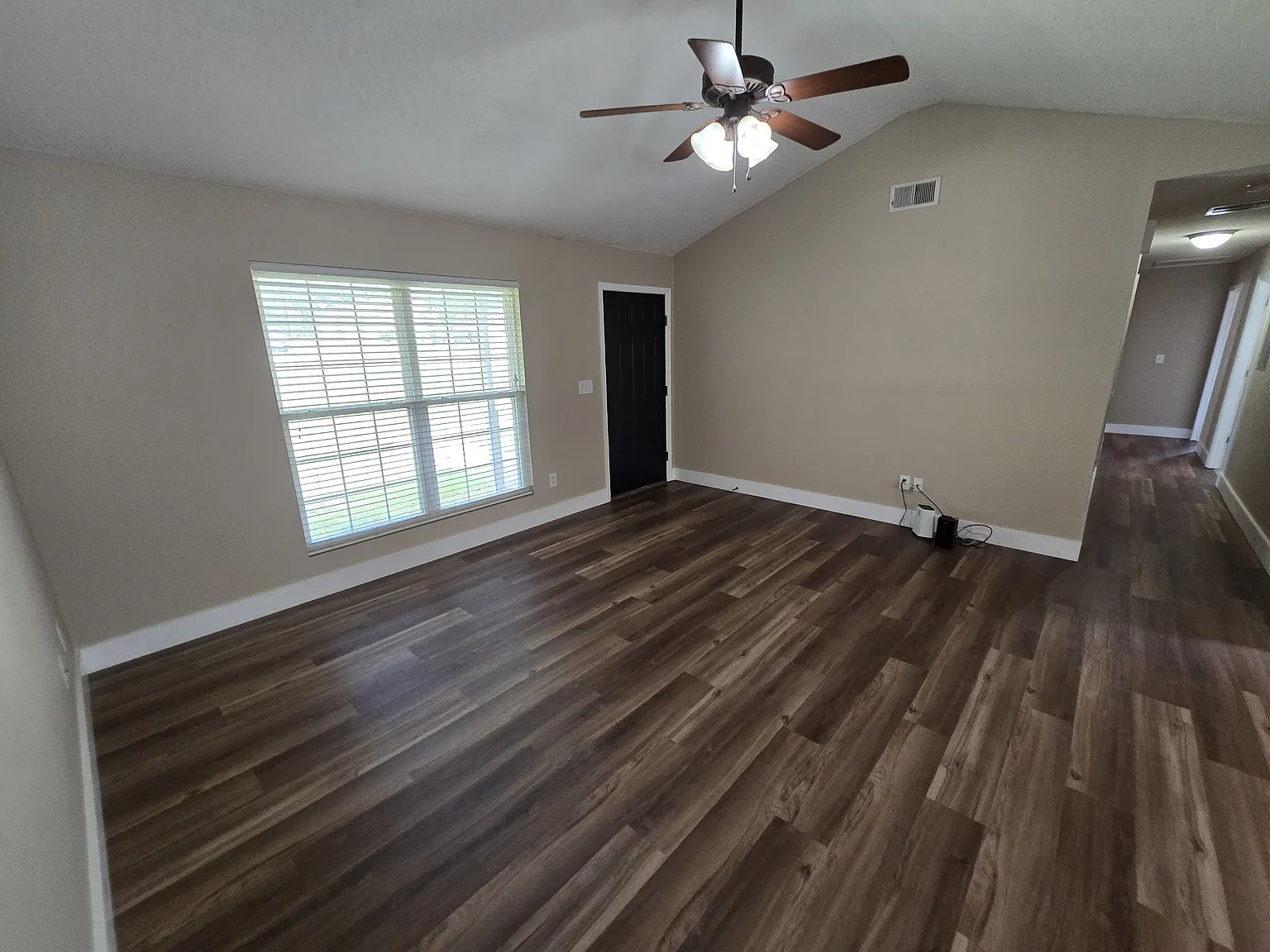 5 bed, 2100 sqft, $2,500 — Photo 3