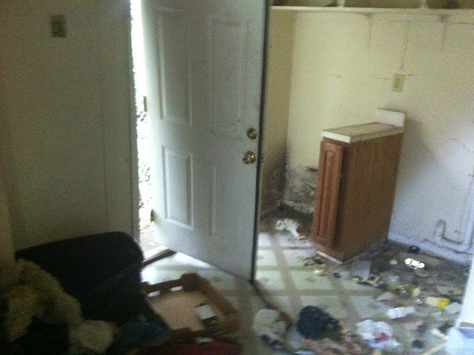 1st image of 864 E 35th Ct