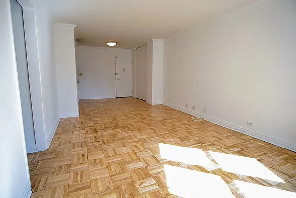 Rented by Keller Williams NYC | media 29