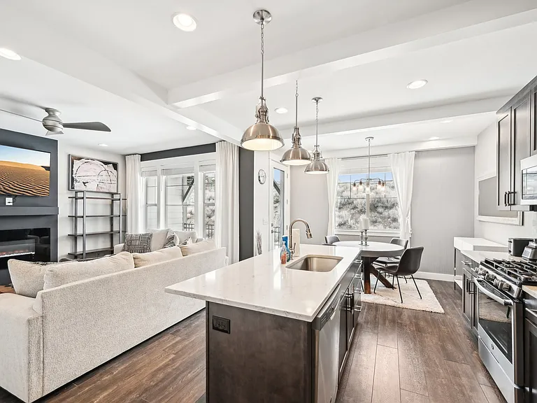 1124 W Wasatch Spring Rd — Photo 14