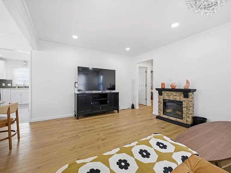 2896 Dorchester Rd — Photo 9