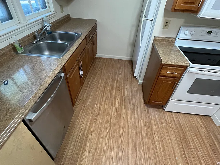 183 Higgins St #1 — Photo 10