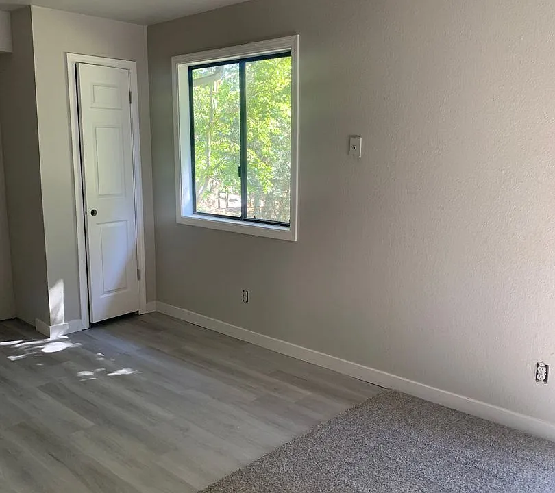 Dry Creek Apartments