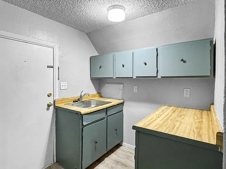 311 N 4th St #4 — Photo 3