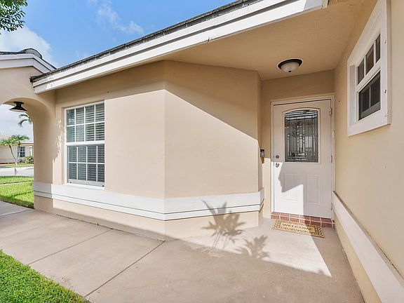 5th image of 8821 Lake Park Circle N