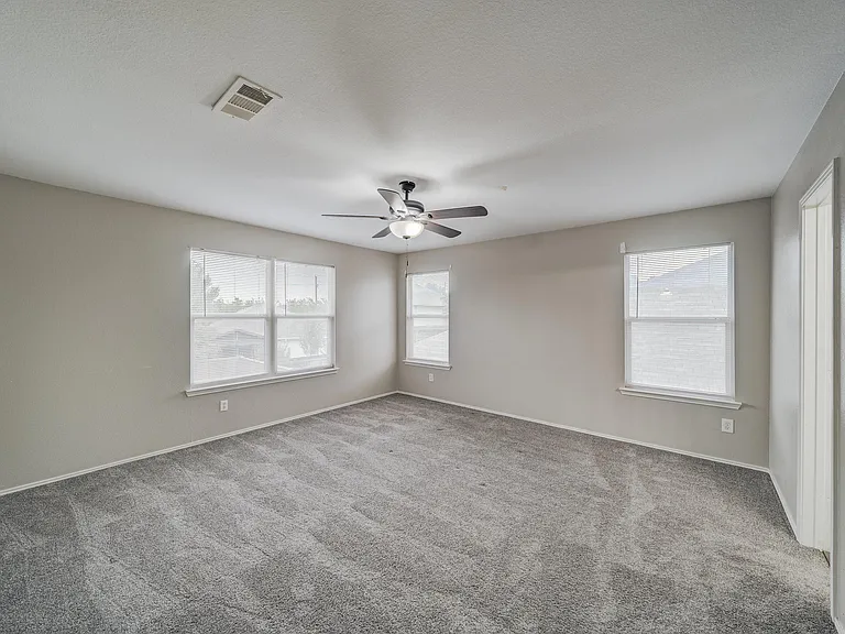 812 Sussex Dr — Photo 11