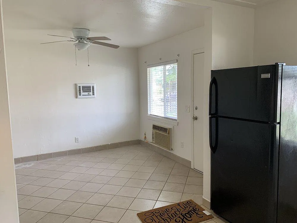 700 Lindsay Ave — Photo 2