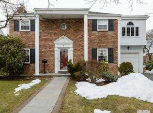 9 Normandy Ln, Manhasset, NY 11030