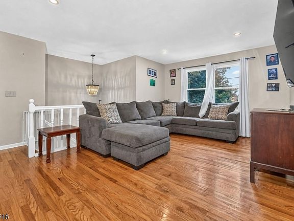 2nd image of 360 Congress St