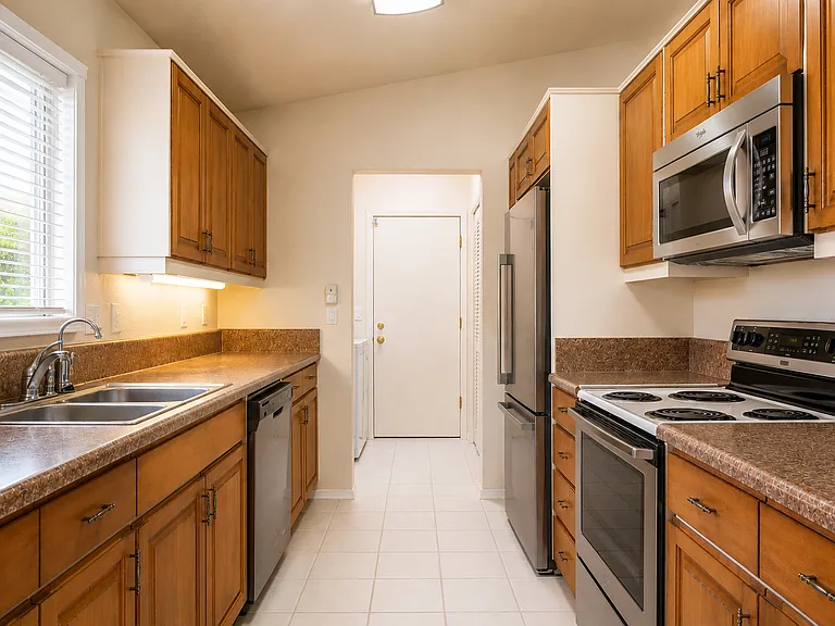 10916 Griffith Park Dr NE — Photo 5