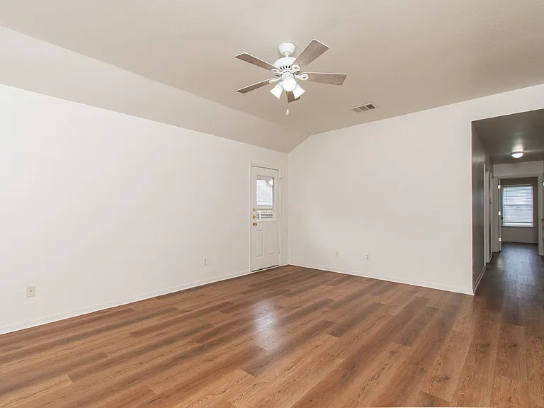 1606 Yuma Trl #A — Photo 2
