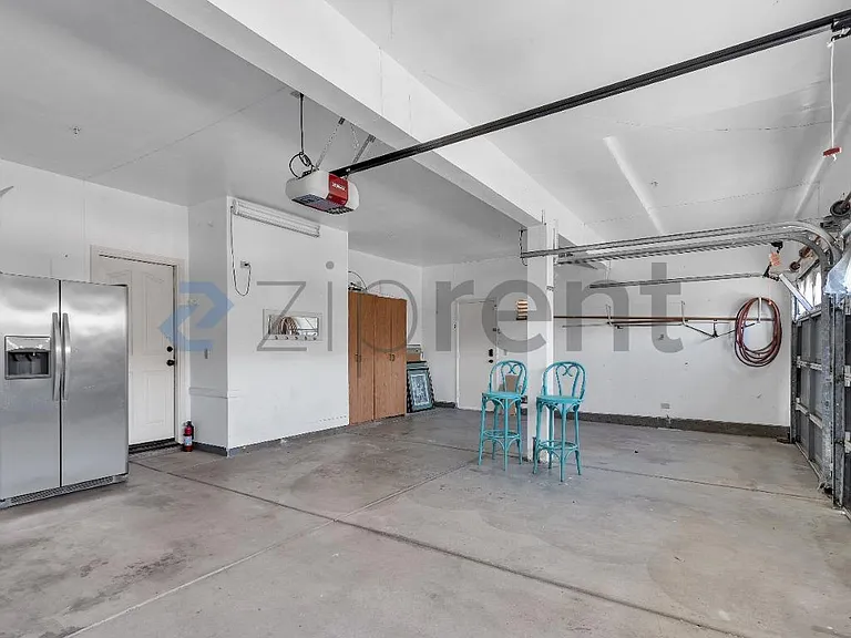 1001 Sandhurst Dr — Photo 32