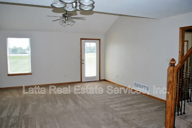 3 bed, 2.0 bath, 1135 sqft, $1,475 — Photo 4