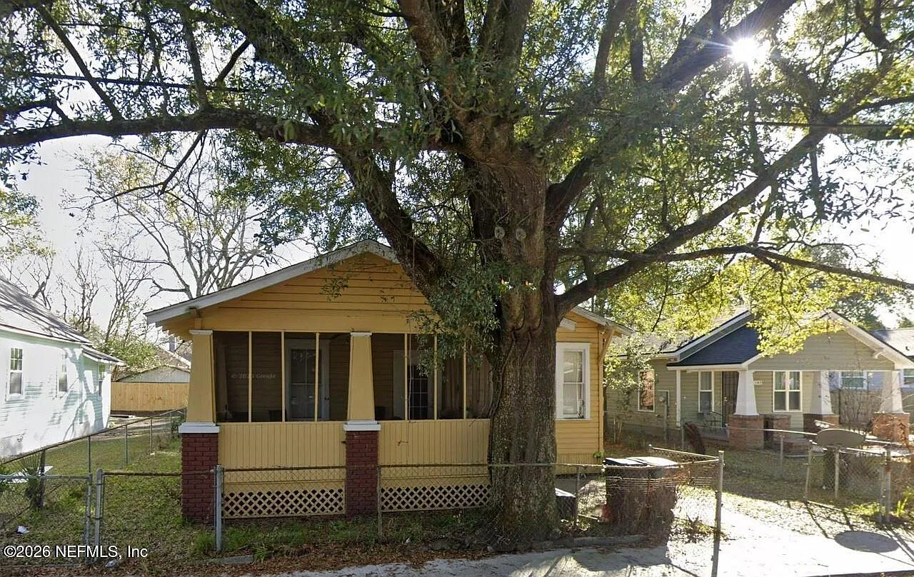 3 bed, 2.0 bath, 1402 sqft, $1,450 — Photo 1