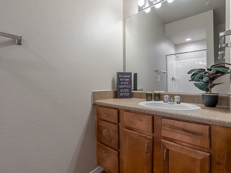 Lewisville Green — Photo 9