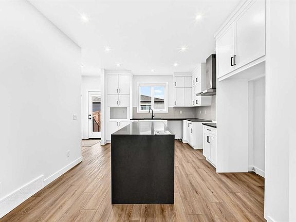 4th image of 5005 NE Harmony Cir