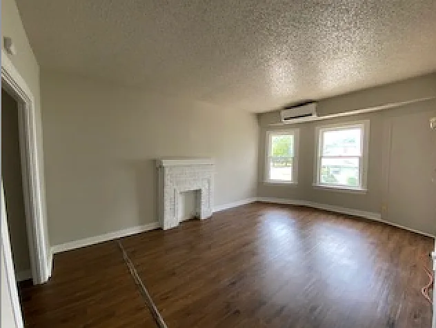 1 bed, 700 sqft, $1,000 — Photo 2