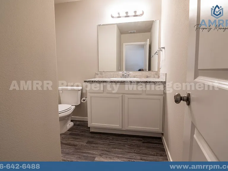 2125 N Texas Ave — Photo 13