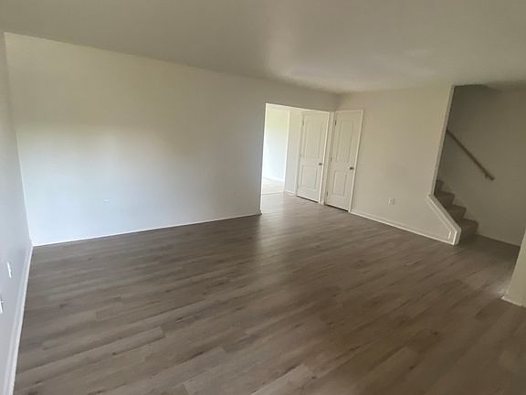 3rd image of 154 Nicole St