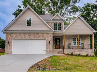 4611 Johnson Creek Ct, Clemmons, NC 27012