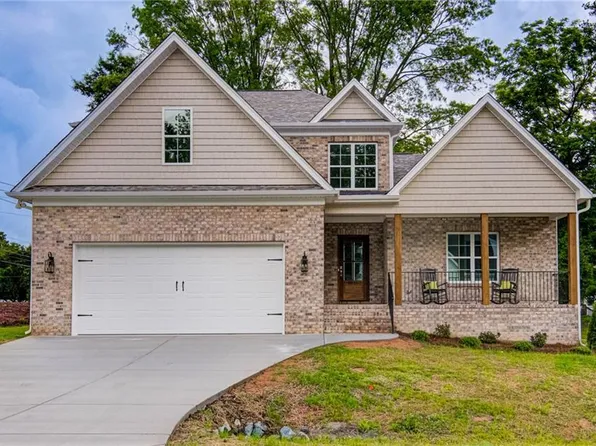 4611 Johnson Creek Ct, Clemmons, NC 27012
