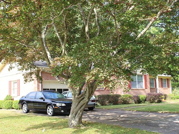 3rd image of 207 Normandy Ln