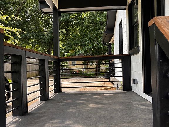3rd image of 2554 Loghaven Dr NW