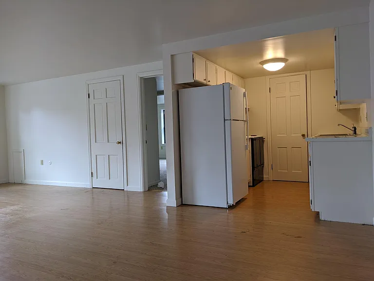 348 College St — Photo 62