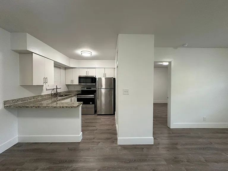 2221 Monroe St — Photo 11