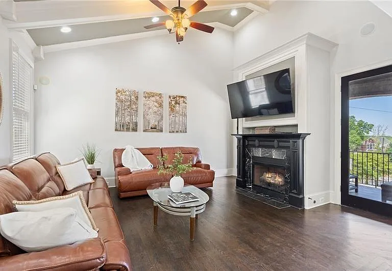631 Boulevard NE — Photo 12