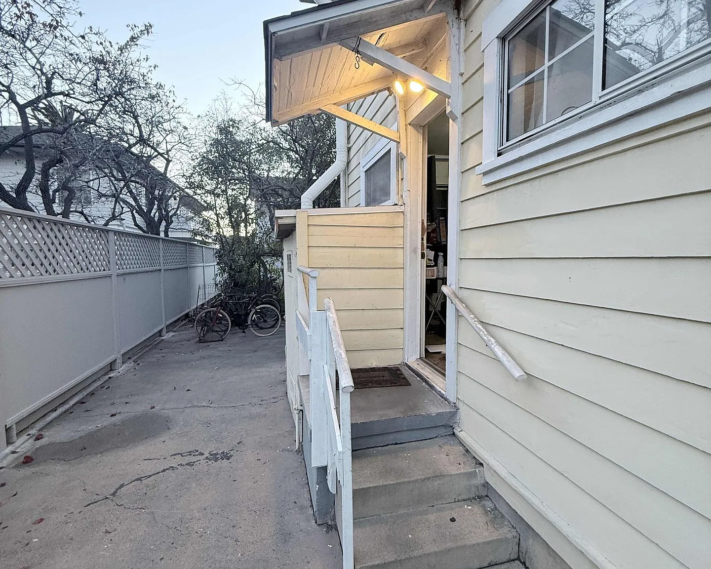 Downtown Santa Barbara Studio with Private Entrance & Pet-Friendly — Photo 1