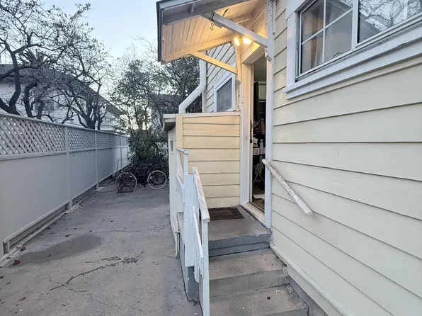 Downtown Santa Barbara Studio with Private Entrance & Pet-Friendly, 125 W Micheltorena St #C2, Santa Barbara, CA 93101