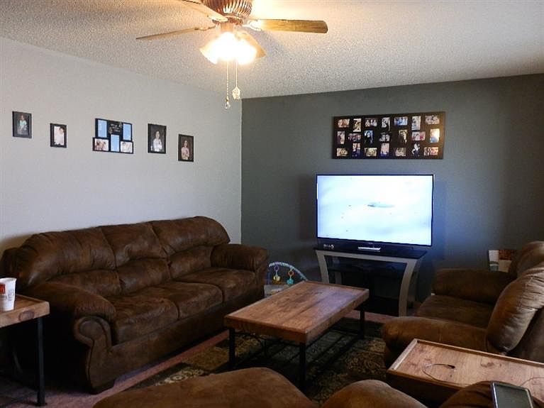 2nd image of 726 E Margaret Ave