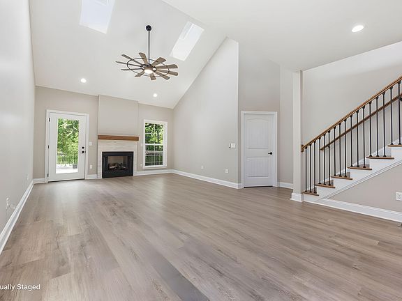 3rd image of 232 Sugartree Ln