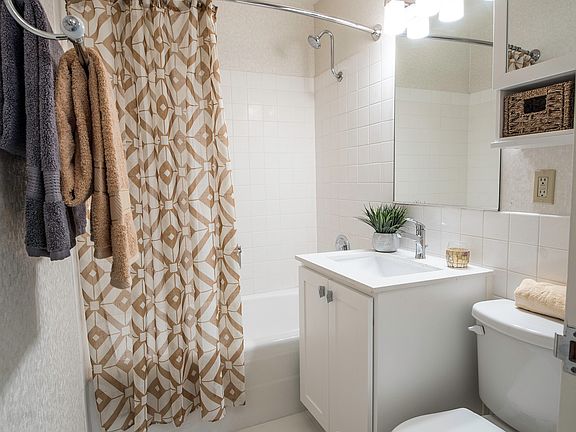 3rd image of 48 Lyford Dr APT 2
