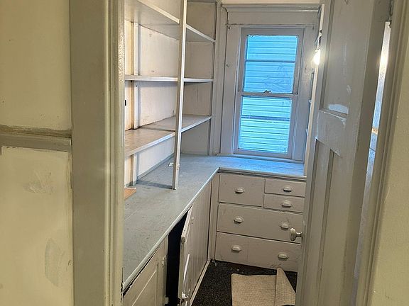 5th image of 1591 E Delavan Ave