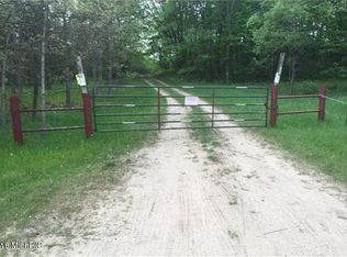 5893 E Hardwick Dr, Big Rapids, MI 49307