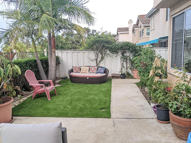 Low maintenance Backyard with artificial turf