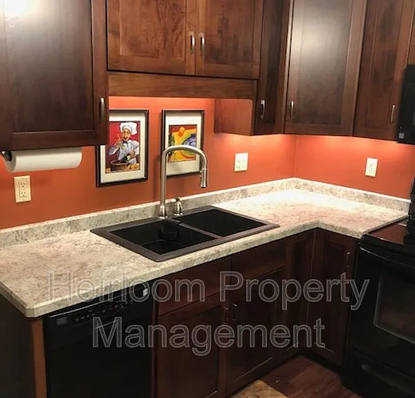 17 E 6th St #2 — Photo 23