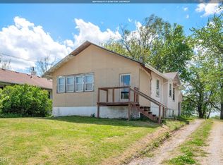 1305 N 7th St, Chariton, IA 50049